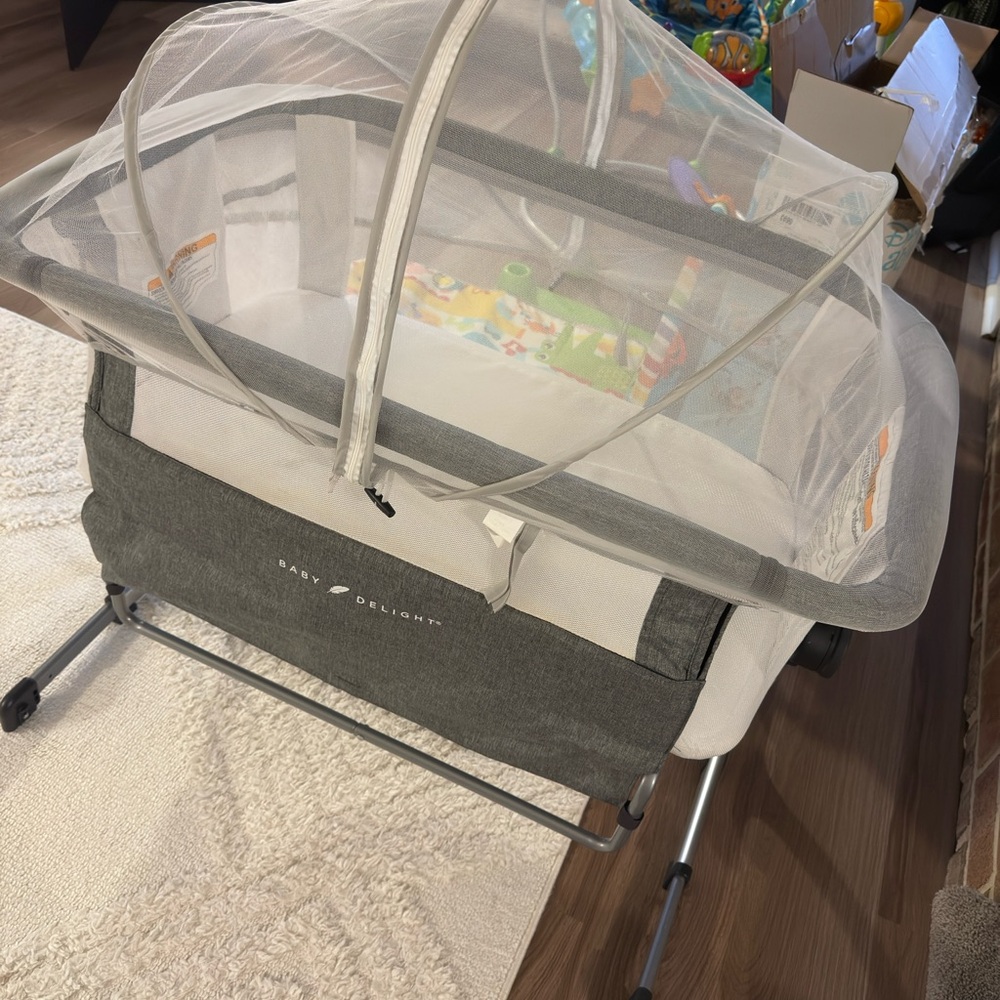 Baby Delight Gray and White Portable Bassinet